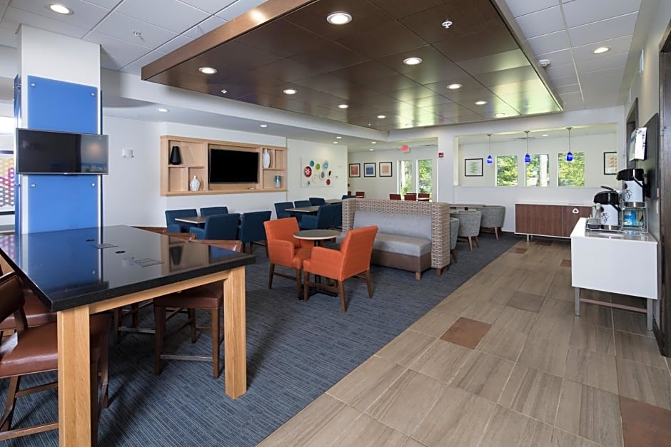 Holiday Inn Express & Suites La Porte, an IHG Hotel