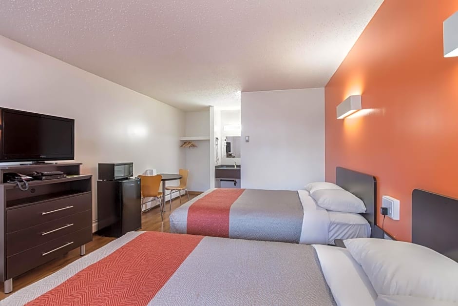 Motel 6-Camrose, AB