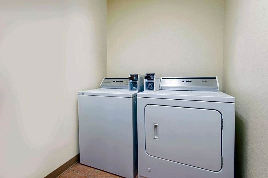 Super 8 by Wyndham Moriarty