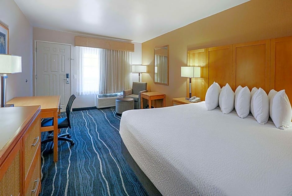 Ramada by Wyndham Costa Mesa/Newport Beach