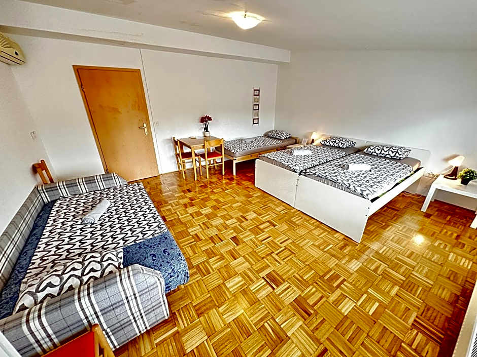 Center Station ROOMS