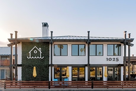 Lakehouse Hotel And Resort