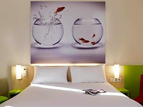 Standard Room with One Double Bed and One Single Bed