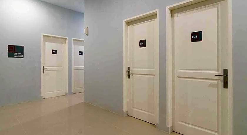 RedDoorz @ Helvetia Medan 2