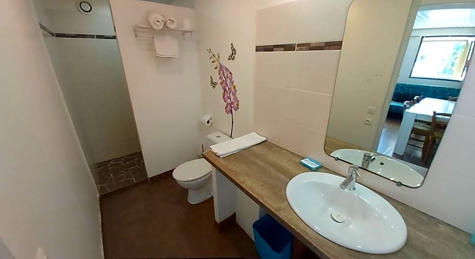 Au Petit Canal Fleuri