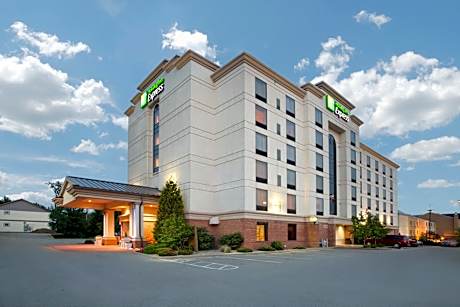 Holiday Inn Express & Suites Bloomington By IHG