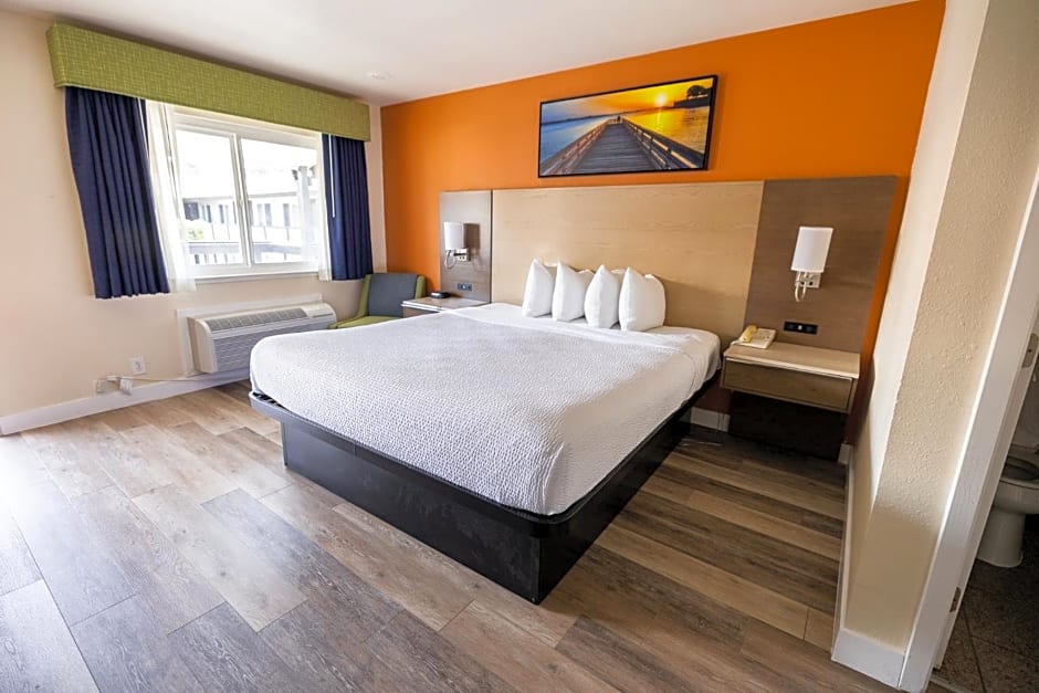 Days Inn by Wyndham Monterey Downtown