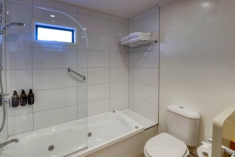 Garden Court Suites & Apartments