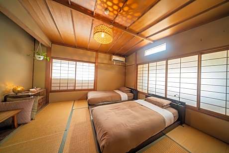 Large Double or Twin Room with Shared Bathroom