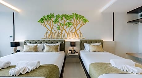 DELUXE TRIPLE ROOM WITH BALCONY