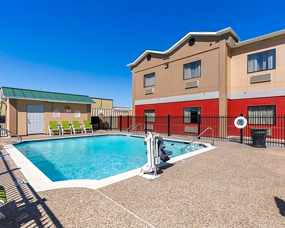 Econo Lodge Inn & Suites East Houston I-10