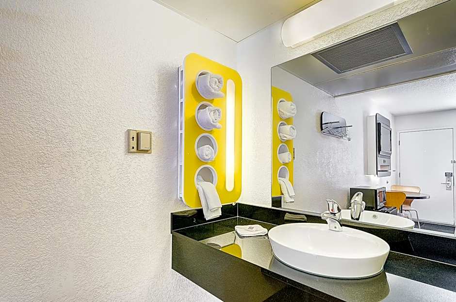 Motel 6 Thornton, CO