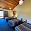 Mountain Creek Motel Bar & Restaurant