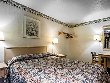 1 Queen Bed, Nonsmoking