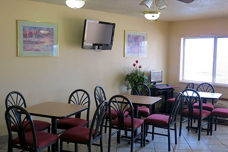 Super 8 by Wyndham Evansville East