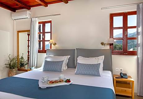 Deluxe Junior Suite Jetted Tub