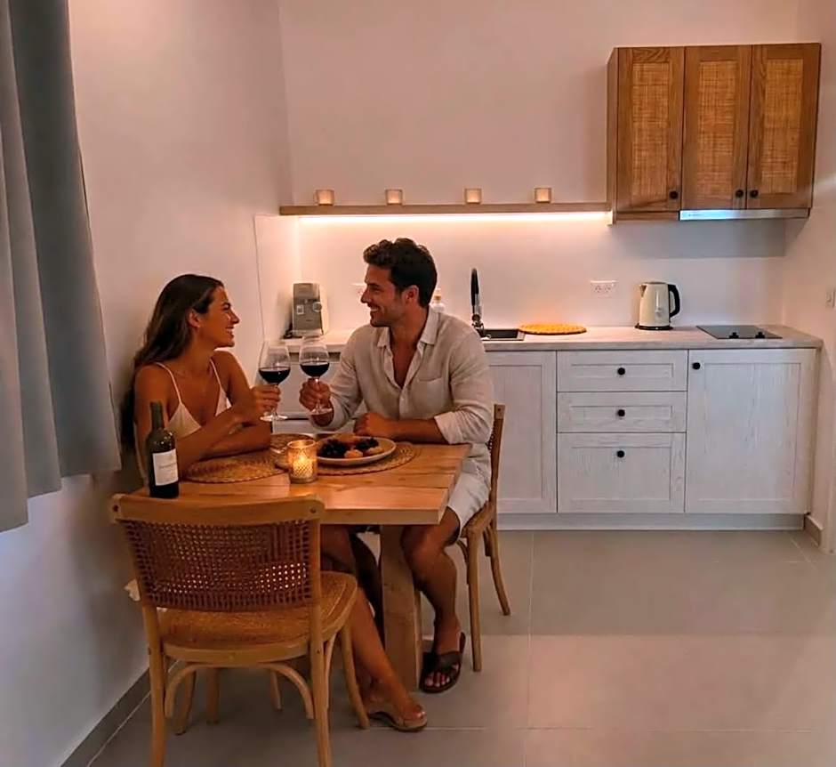Eleni Sunset suites
