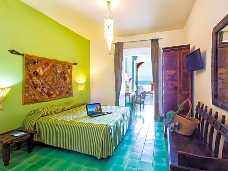 Triple Room with Sea View