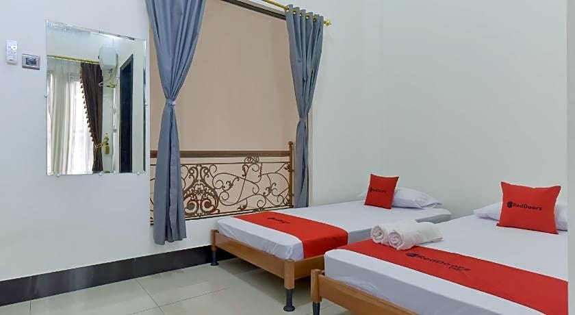 RedDoorz Syariah near Dago Pakar 2