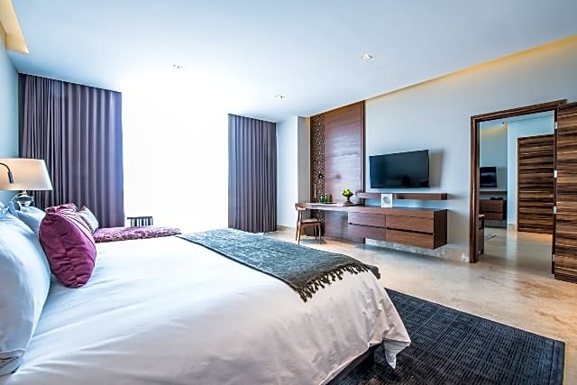 Square Small Luxury Hotel