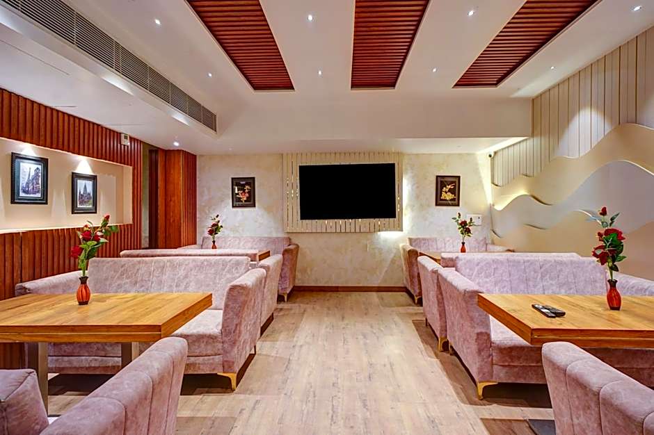 Hotel Gold Palace - 03 Mins Walk From New Delhi Railway Station