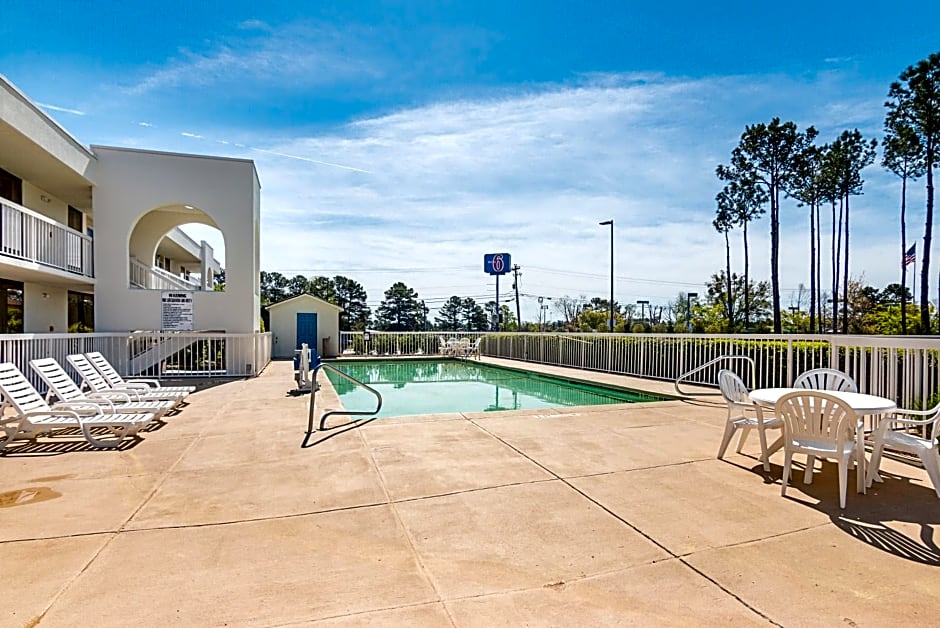 Motel 6 Newnan, GA