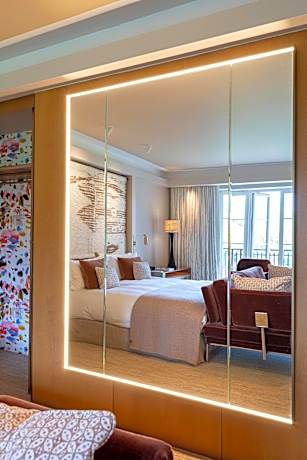 Deluxe King West Wing