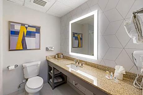 King Suite - Non-Smoking