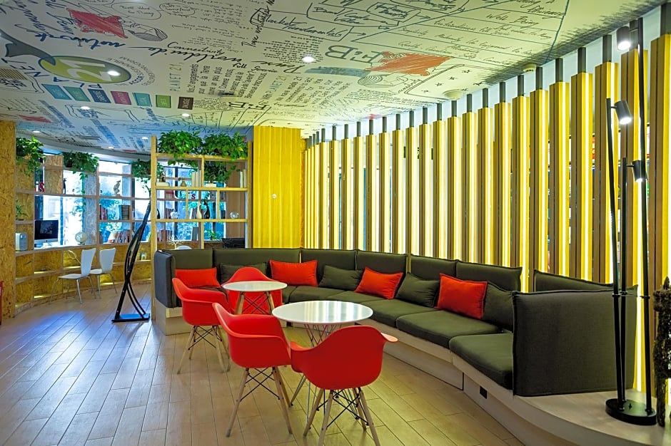 ibis Luoyang Train Station