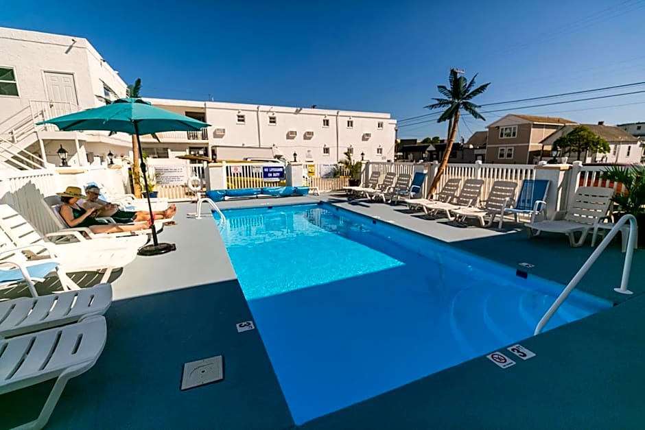 Daytona Inn and Suites