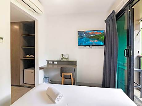 Accessible Room with 1 Queen Bed