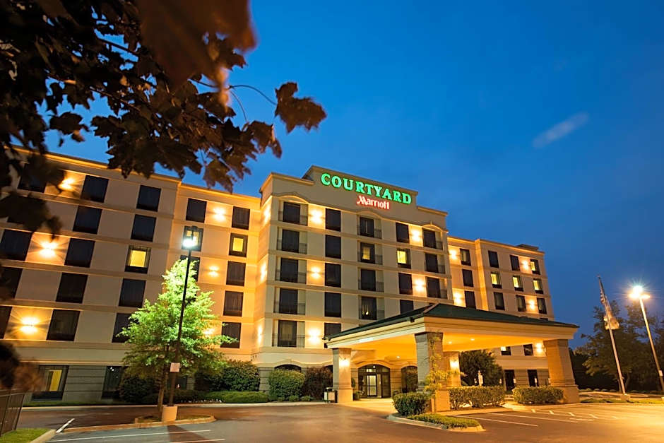 Courtyard by Marriott Louisville Airport