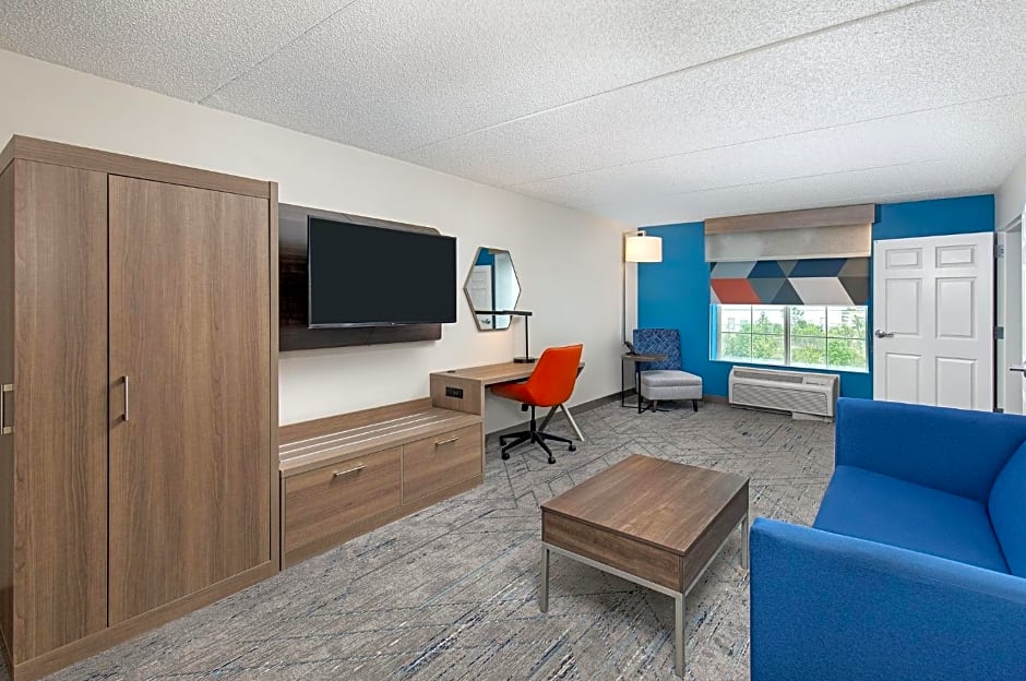 Holiday Inn Express & Suites Columbus at Northlake, an IHG Hotel