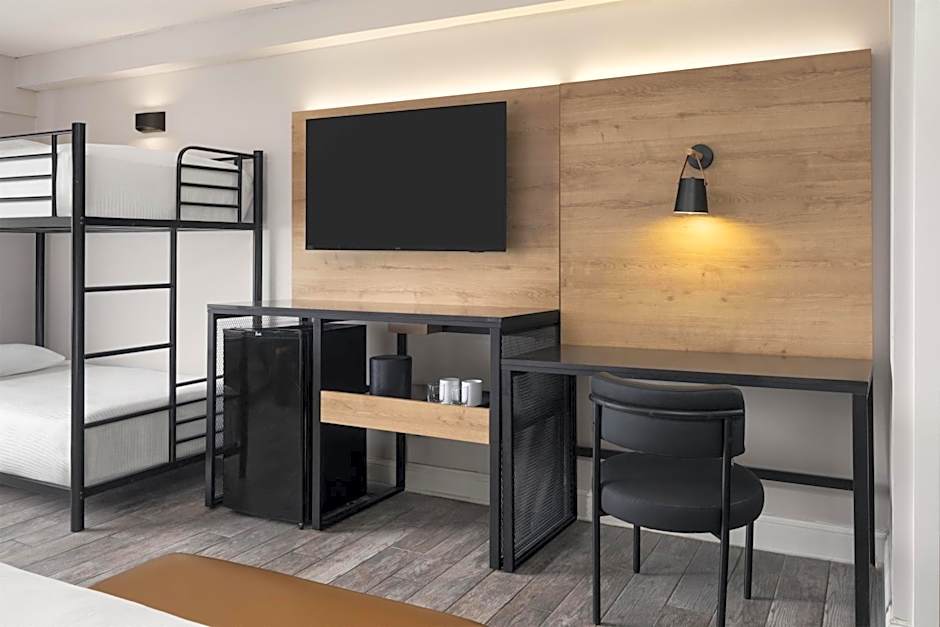 Aiden by Best Western Newark Airport