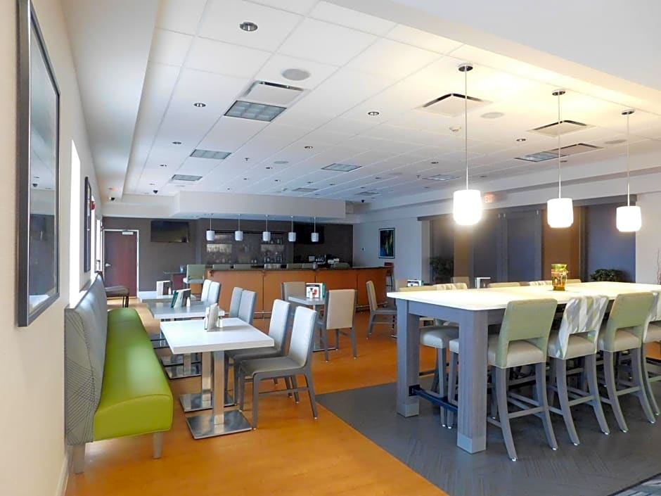 Holiday Inn Hotel & Suites Rochester - Marketplace By IHG