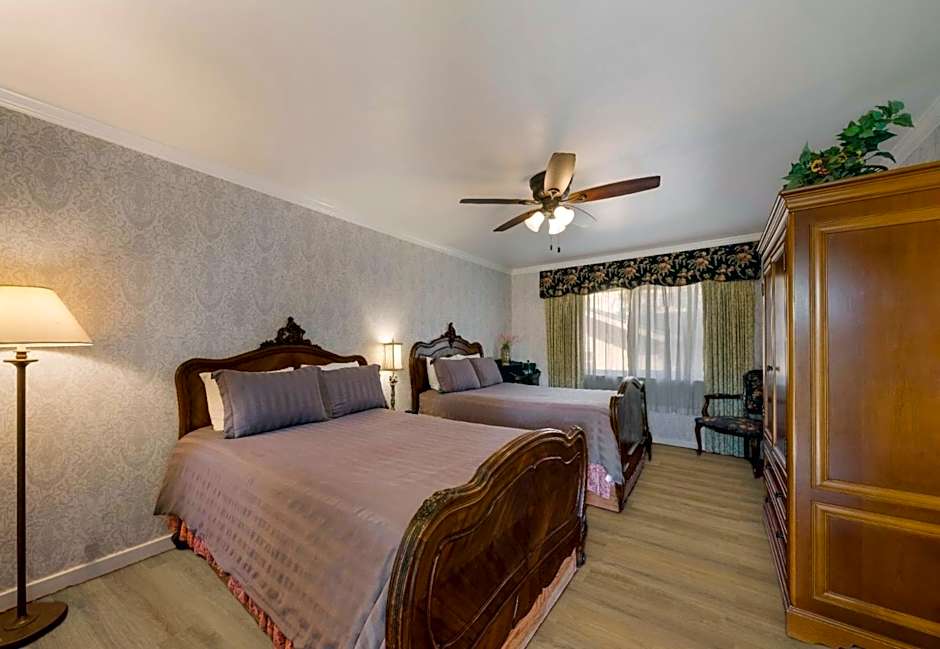 Carmel Inn & Suites