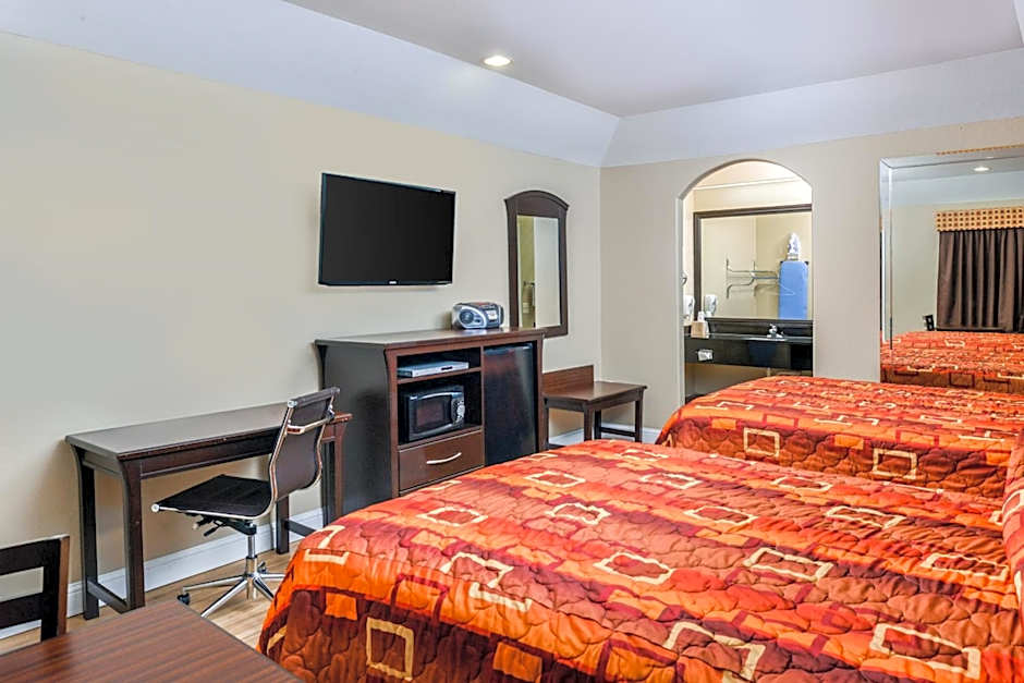 Scottish Inns and Suites Hwy 6 South