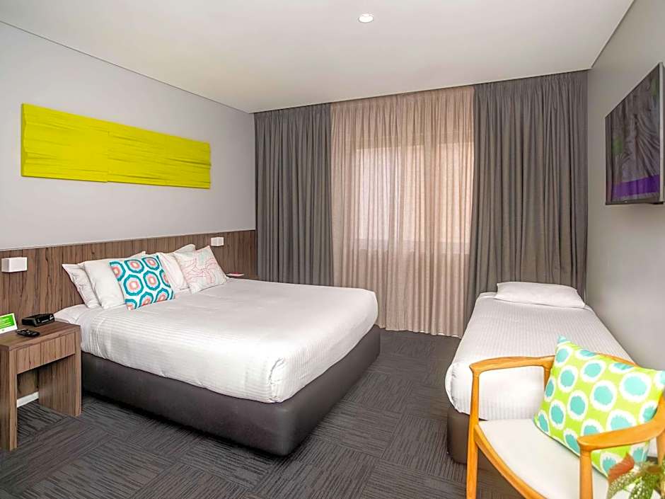 Ibis Styles The Entrance