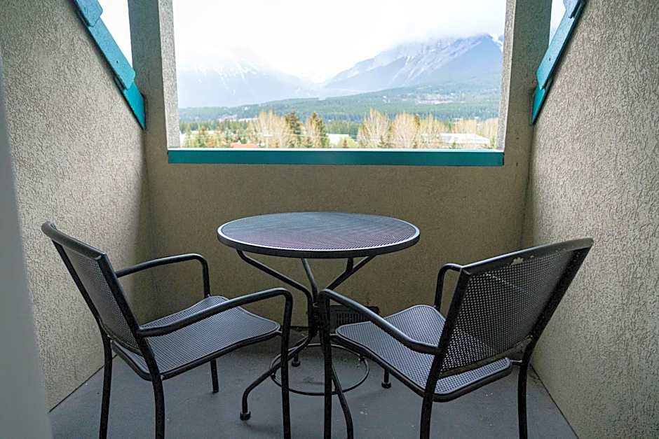 Pocaterra Inn & Waterslide