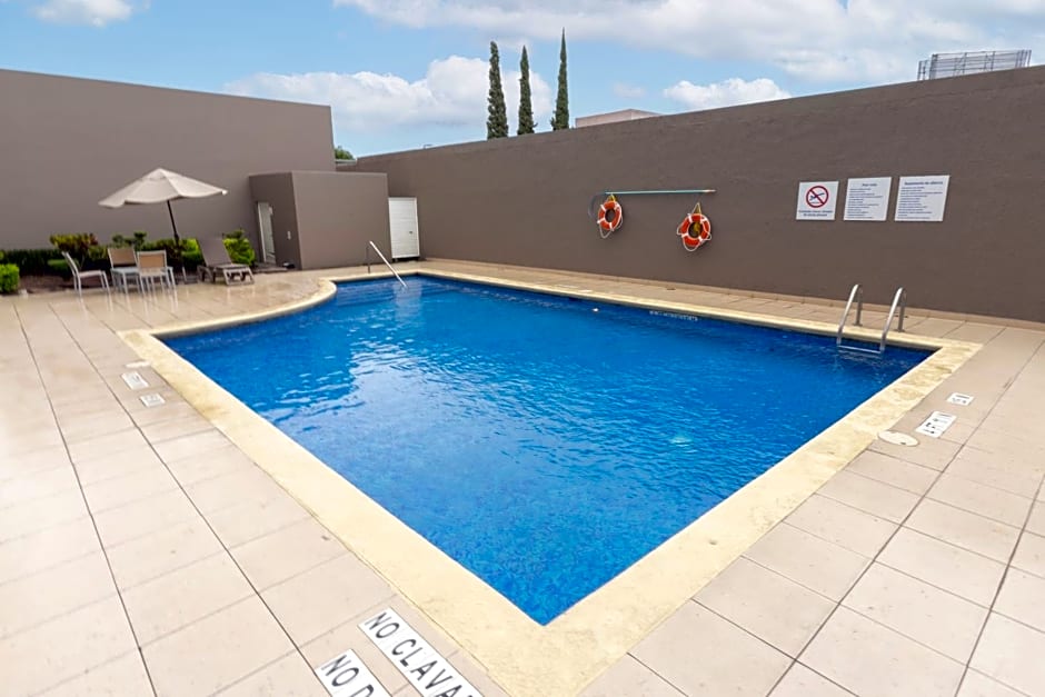 Holiday Inn Express & Suites Guadalajara Aeropuerto By IHG