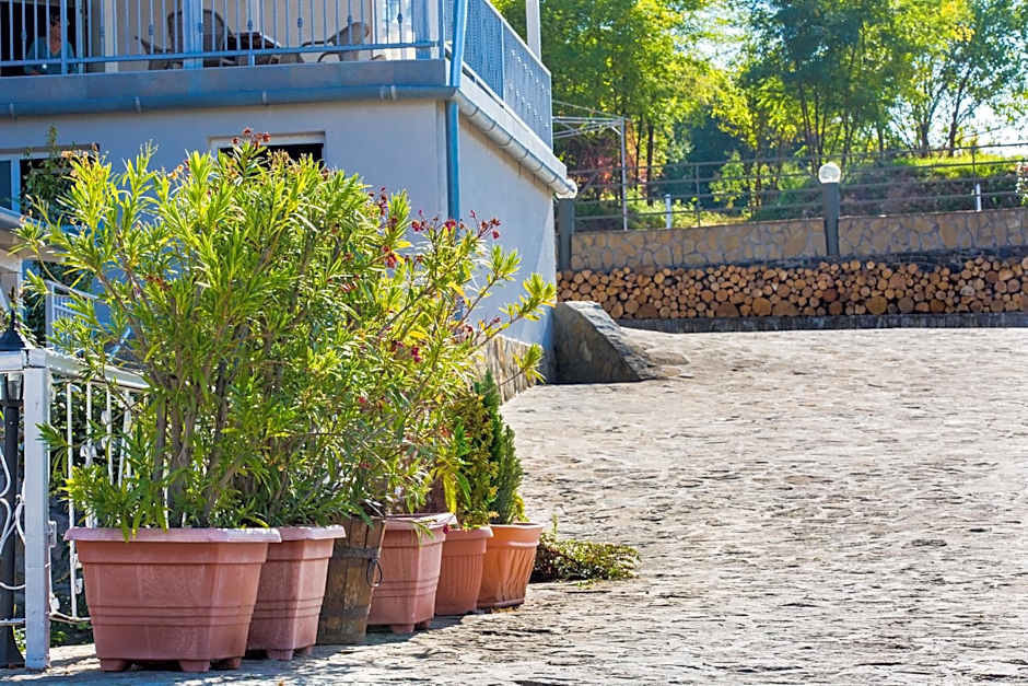 Fogadó a Két Tölgyfához