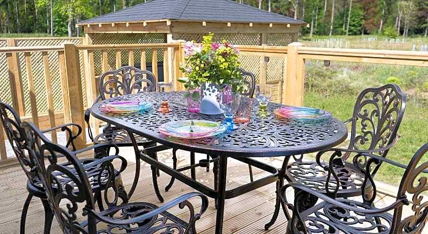 Hollicarrs - Lilypad Lodge