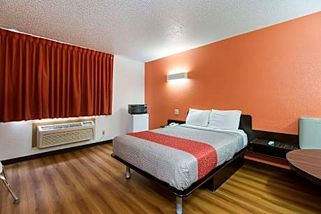 1 Full Bed | Mobility Access Tub Smk