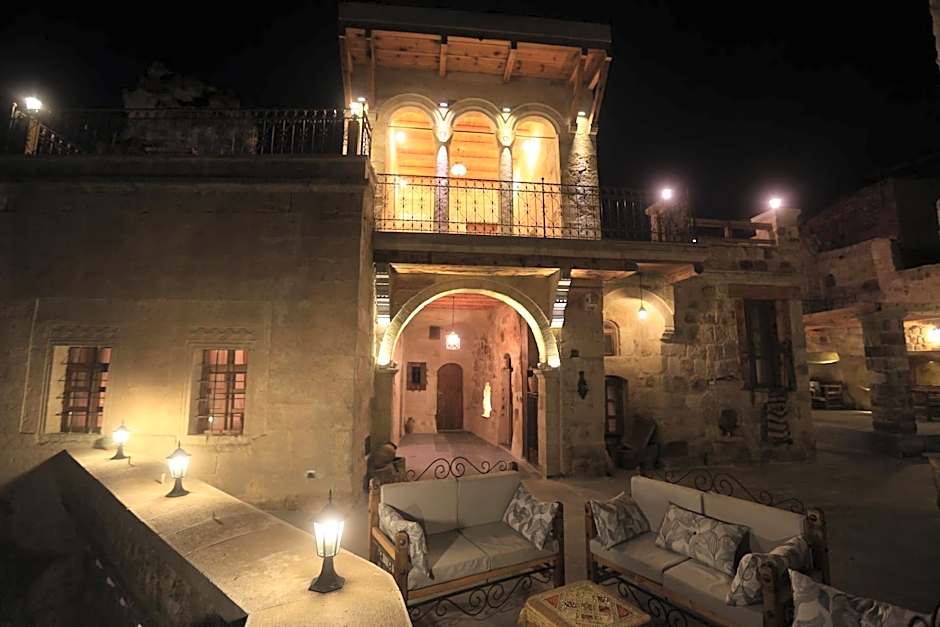 Abu Hayat Cave Suites
