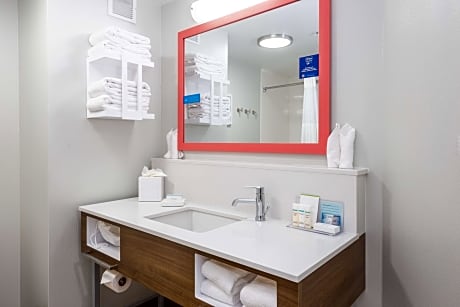 1 King Bed Study With Sofabed Nonsmoking