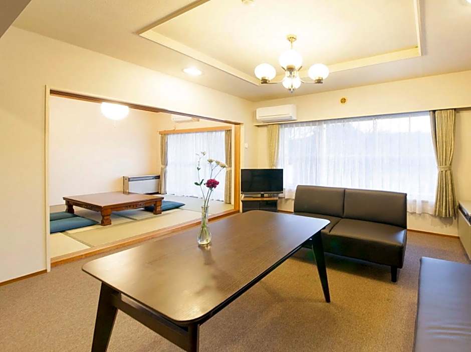 Izu Ippeki lake lakeside terrace