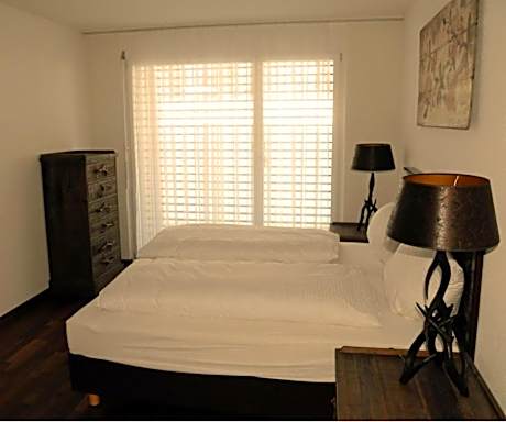 One-Bedroom Apartment (no Access to Pool during off season)