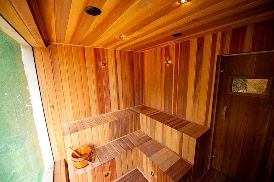 Chalét com jacuzzi sauna lareira e telao cinema