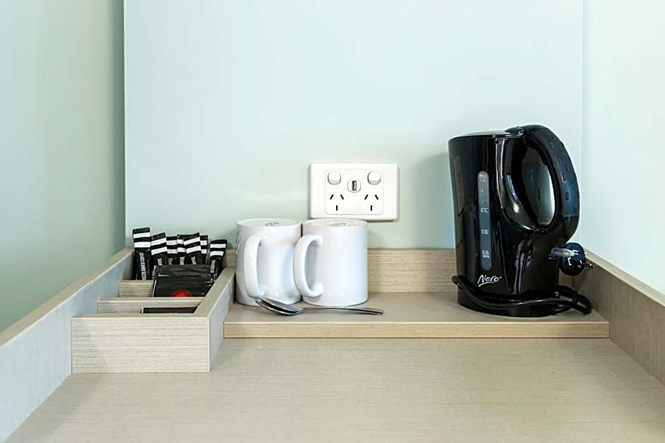 Nightcap at Atherton Hotel