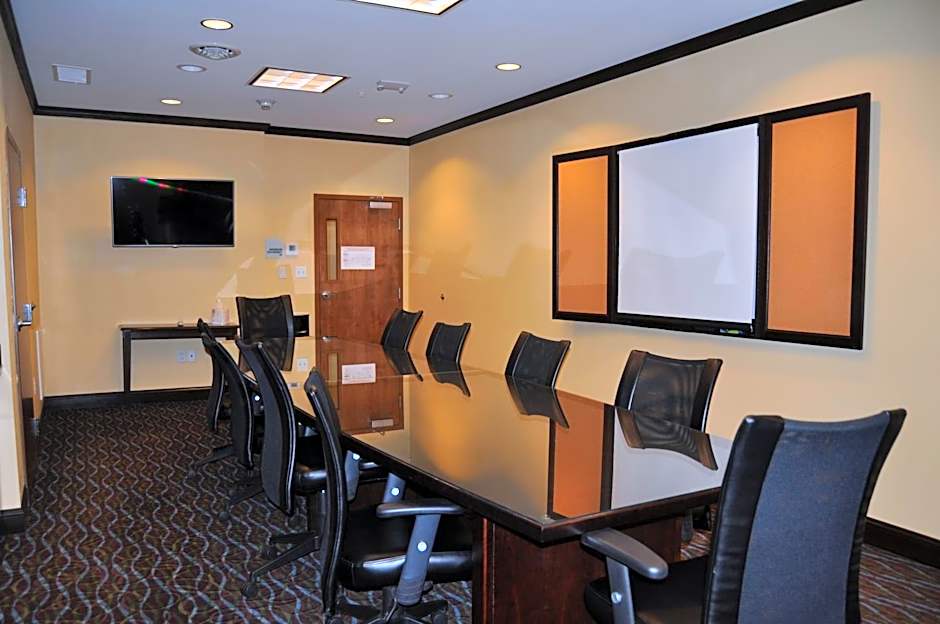 Holiday Inn Express & Suites Lebanon By IHG